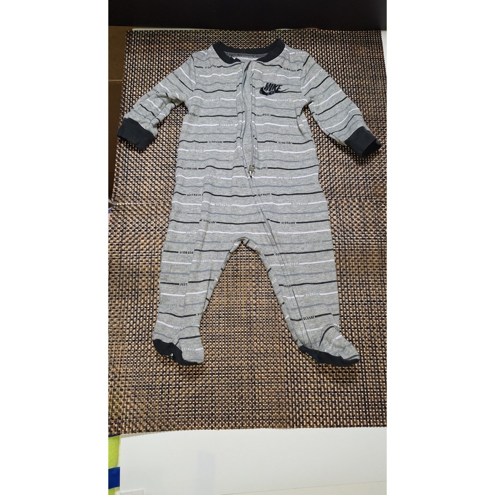 Nike Baby Boy Gray White Striped Footed Sleeper Size 6 Months E489-042
